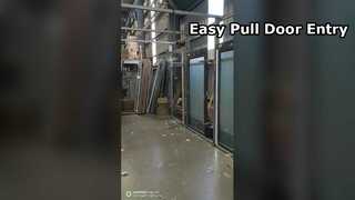 Porte tirée à la main